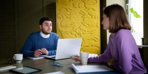 rendez-vous individuel entre un conseiller et un entrepreneur